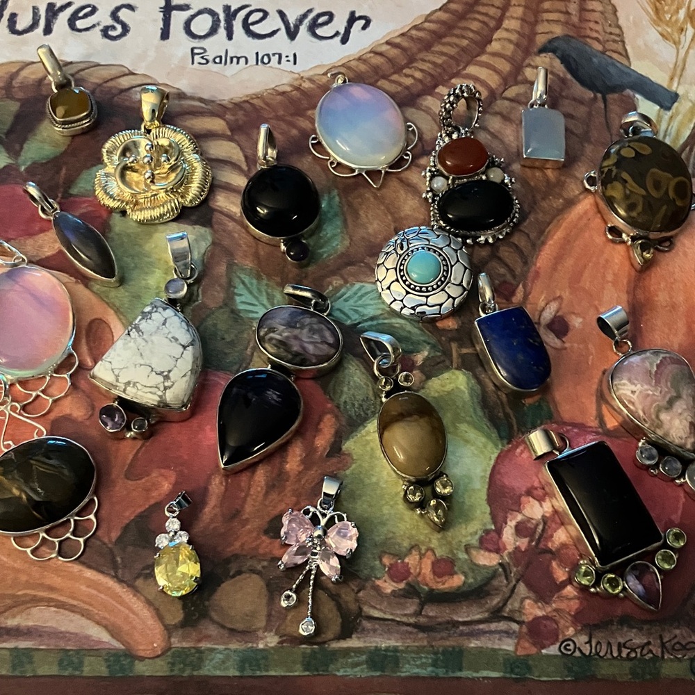 Big Lot of 31 beautiful Assorted Gemstone Pendants, jewelry